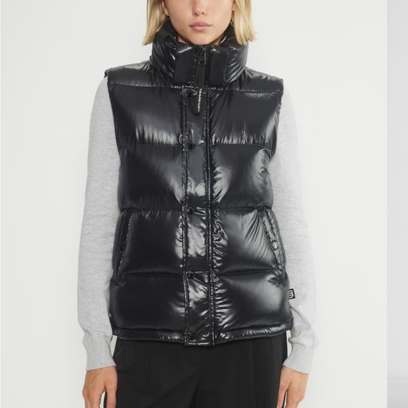 ARITZIA Superpuff Vest Black Liquid Shine Goose Down Water Resistant Sz S NEW - Picture 1 of 16